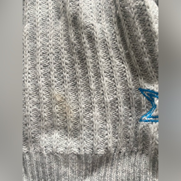 sweater with unique star embroidery on back and front with stitching on collar. - Picture 3 of 3